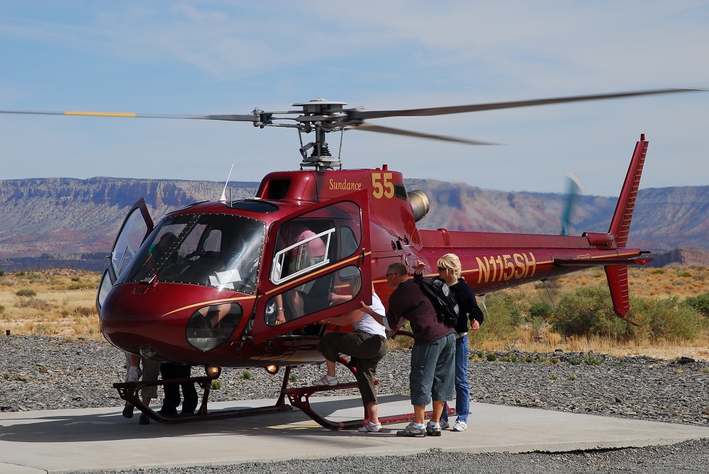 前往美國大峽谷國家公園的六人座直昇機