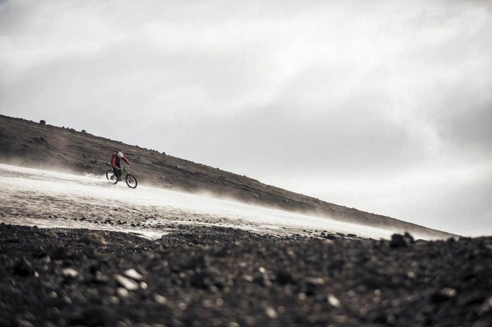 冰島／登山越野車／單線山徑／Sacred Rides／橫渡野溪