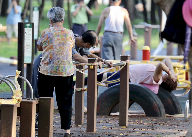 公園設施仍維持三級警戒延長／疫情／台灣