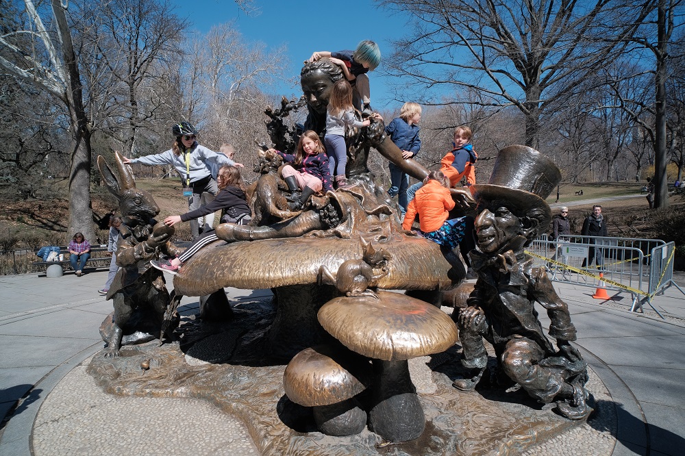 愛麗絲夢遊仙境雕像／中央公園／紐約／美國